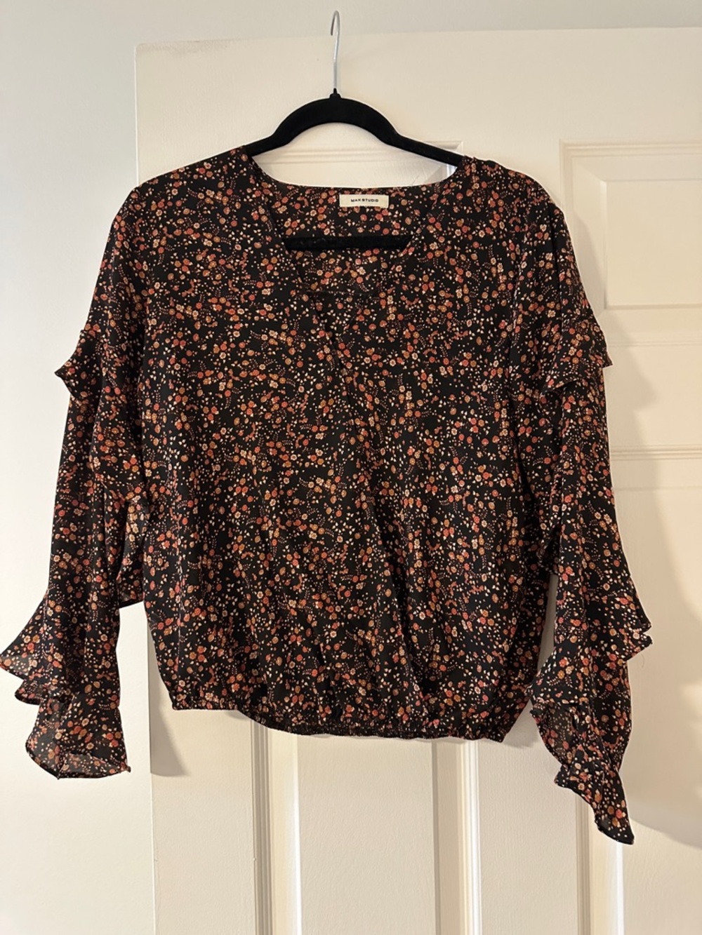 Max Studio Black Floral Ruffle-Sleeve Blouse